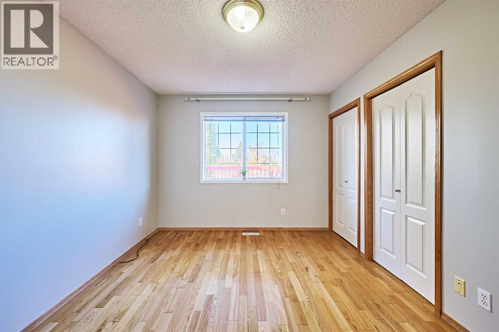 Single Family House Bi-level for Sale in  Somervale Green SW Somerset Calgary 