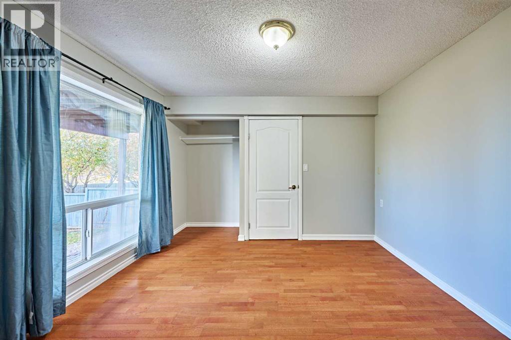 Single Family House Bi-level for Sale in  Somervale Green SW Somerset Calgary 
