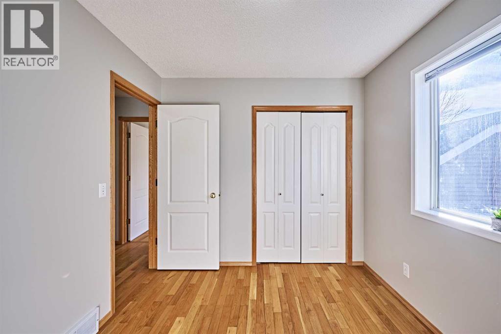 Single Family House Bi-level for Sale in  Somervale Green SW Somerset Calgary 