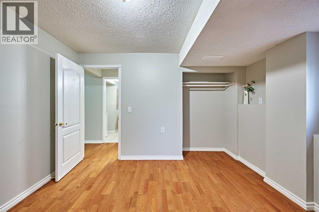 Single Family House Bi-level for Sale in  Somervale Green SW Somerset Calgary 
