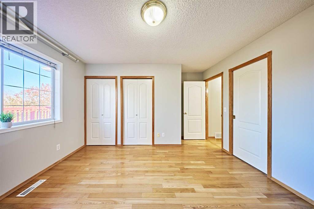 Single Family House Bi-level for Sale in  Somervale Green SW Somerset Calgary 