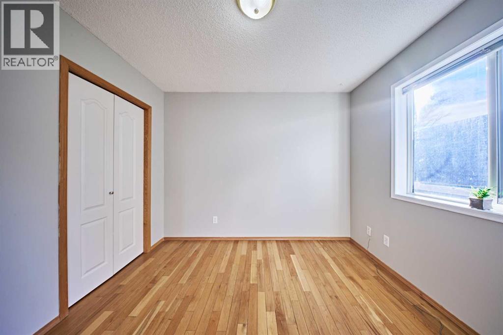 Single Family House Bi-level for Sale in  Somervale Green SW Somerset Calgary 