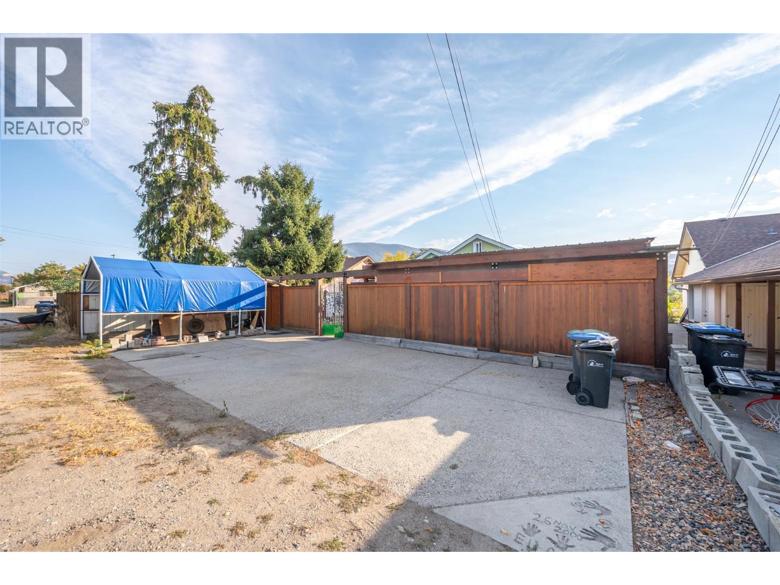 6130 Kootenay Street, Oliver