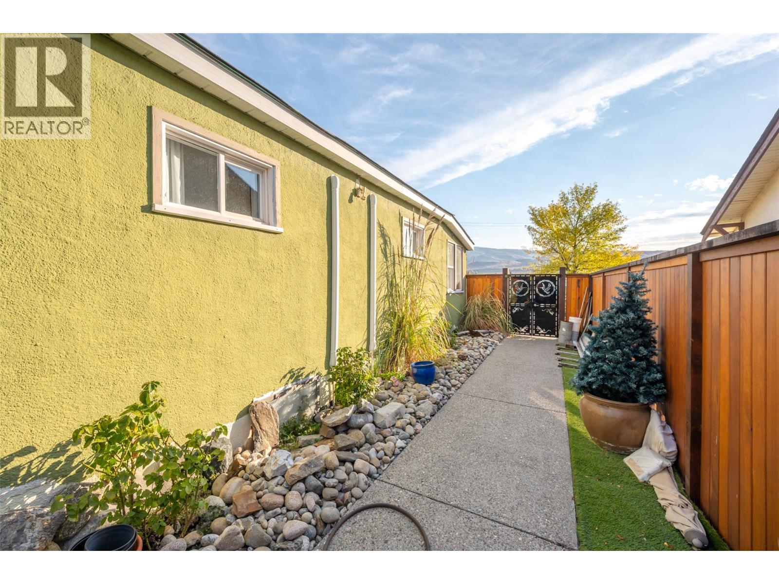 6130 Kootenay Street, Oliver