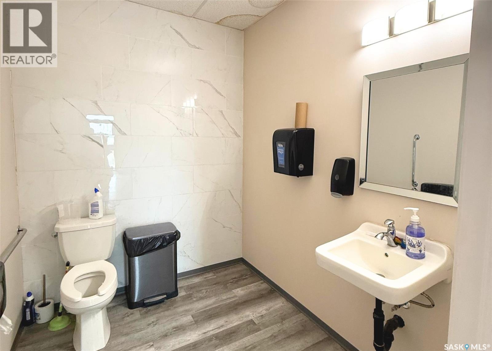 1 212 Central STREET - photo 5