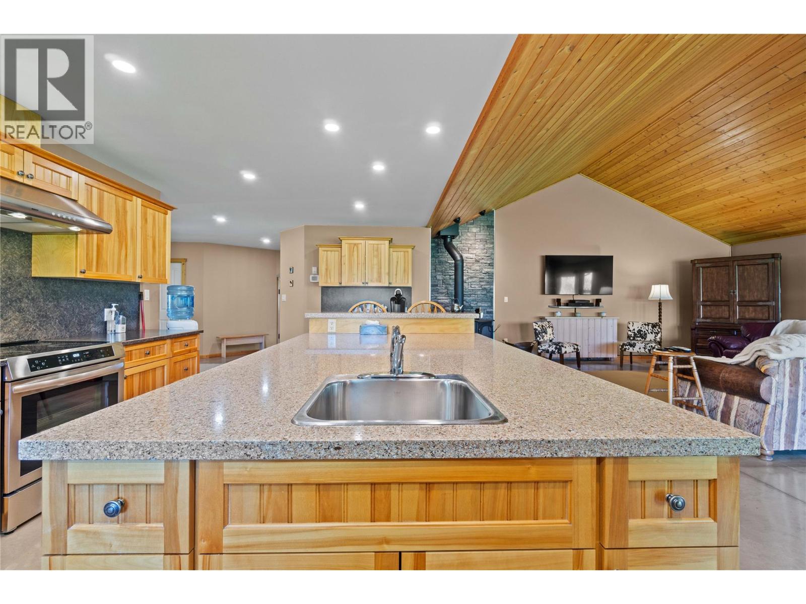152 Salmon River Road, Salmon Arm