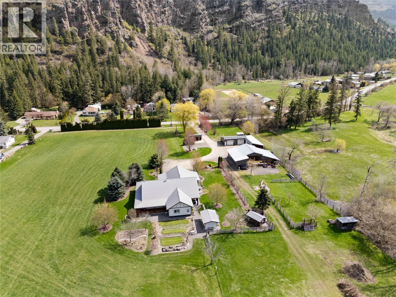 152 Salmon River Road, Salmon Arm