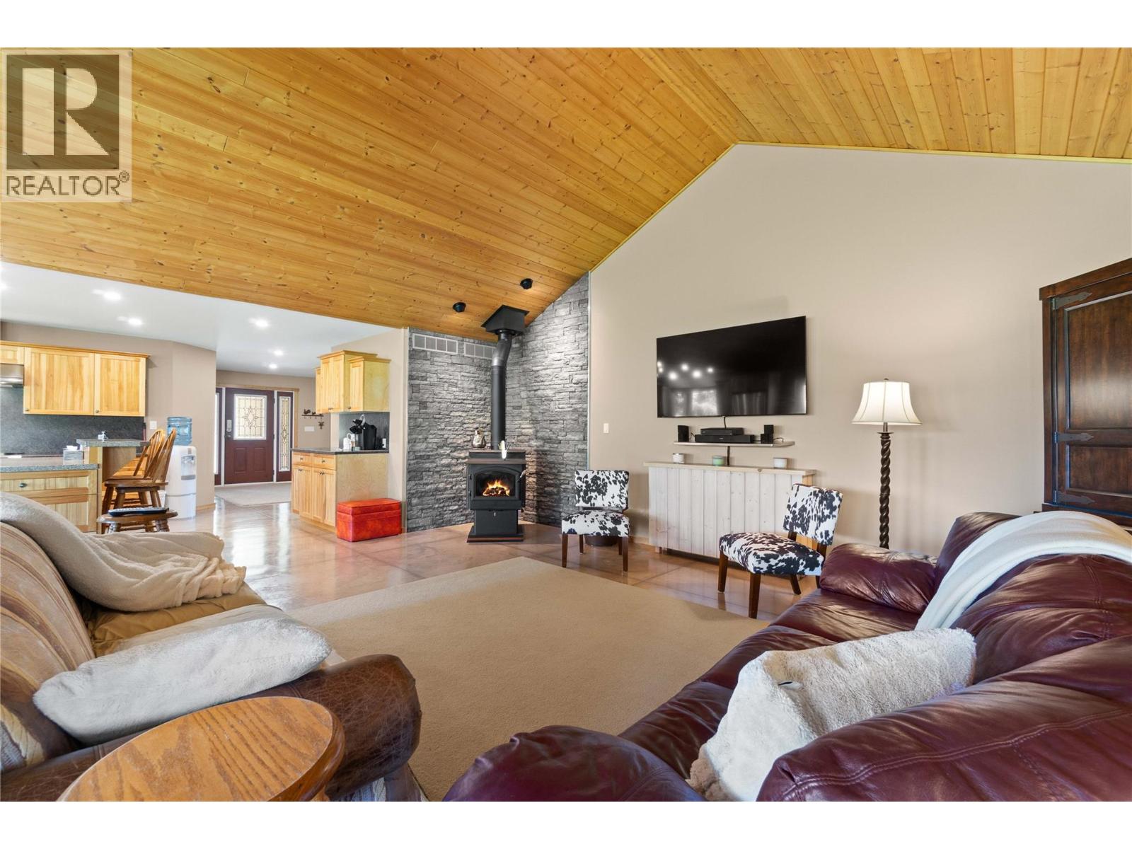 152 Salmon River Road, Salmon Arm