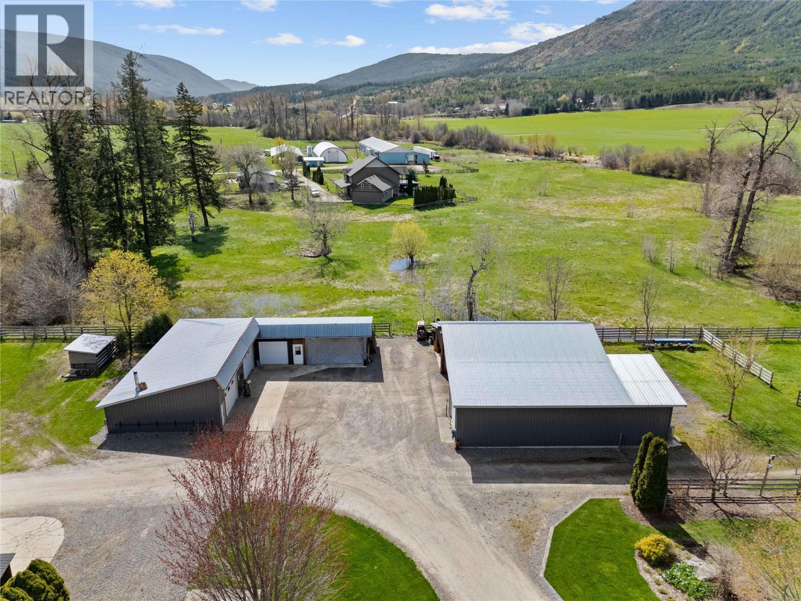 152 Salmon River Road, Salmon Arm