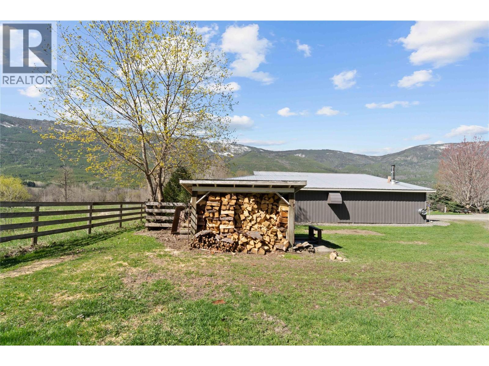 152 Salmon River Road, Salmon Arm