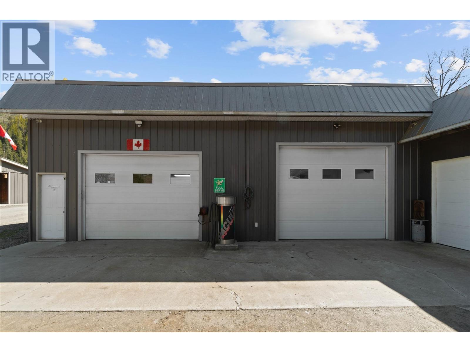 152 Salmon River Road, Salmon Arm