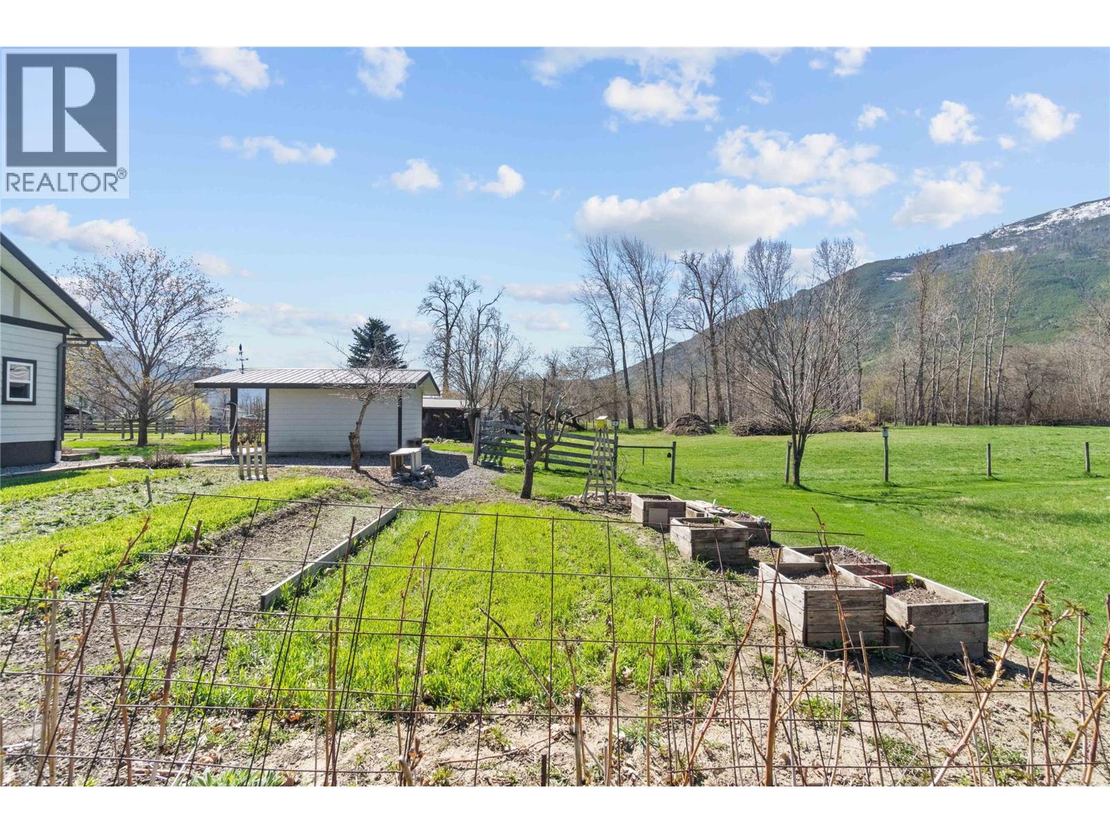 152 Salmon River Road, Salmon Arm