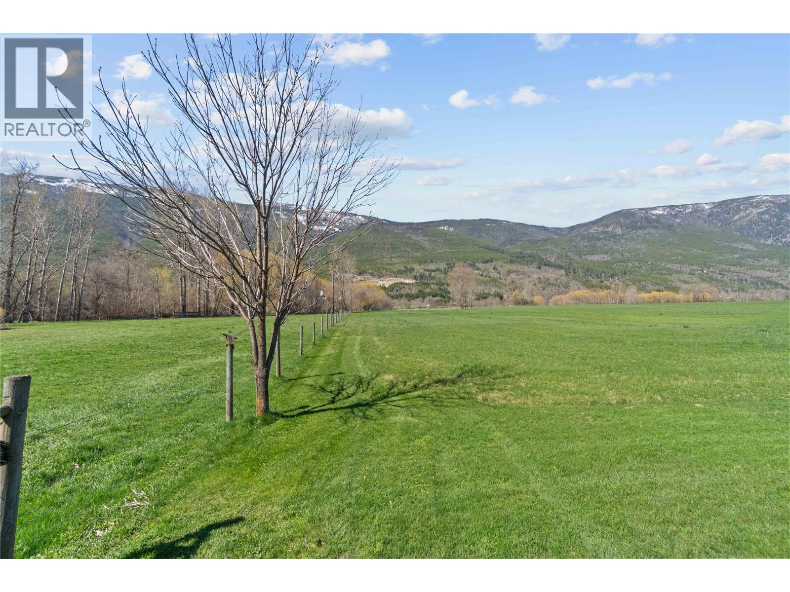 152 Salmon River Road, Salmon Arm