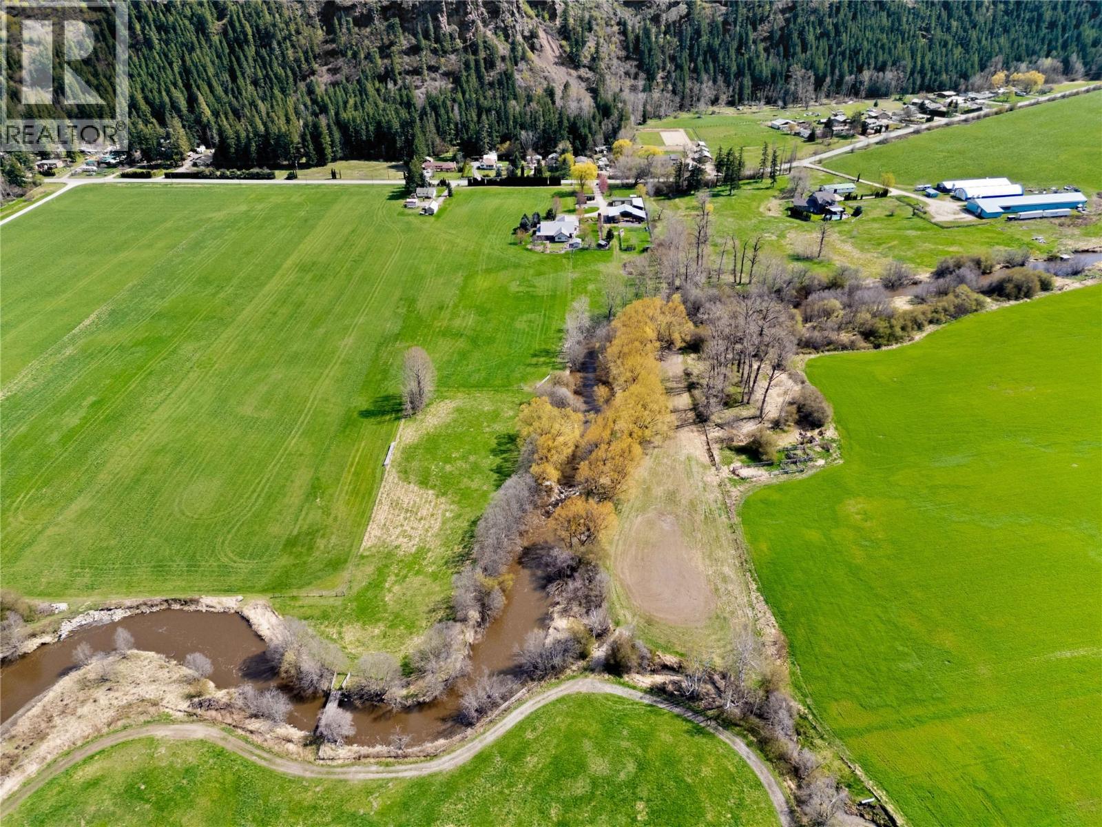 152 Salmon River Road, Salmon Arm