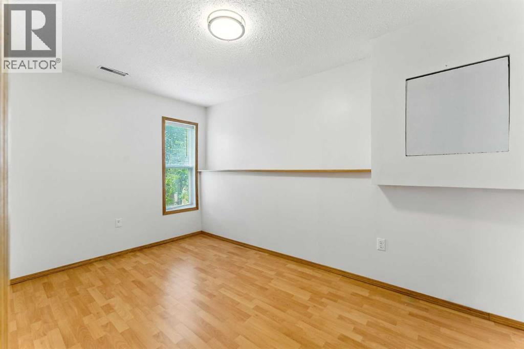 Single Family House for Sale in  Tuscarora Way NW Tuscany Calgary 