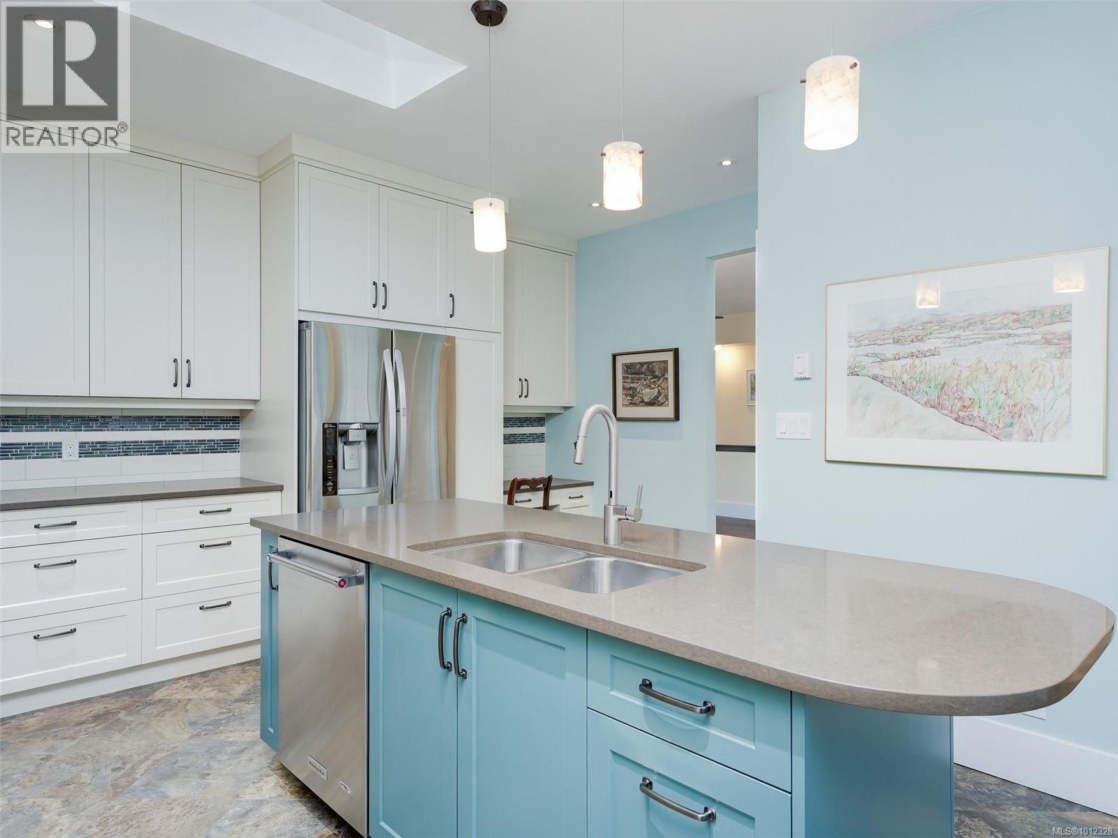 44 4318 Emily Carr Drive, Saanich