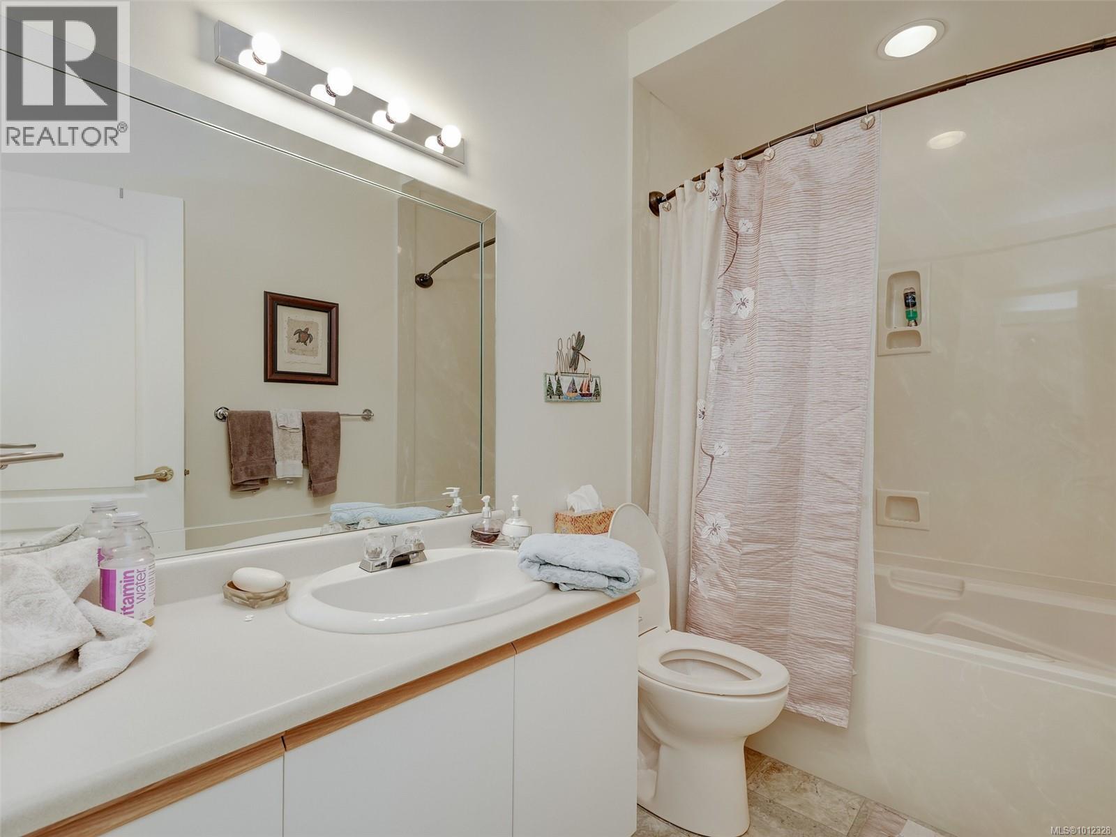 44 4318 Emily Carr Drive, Saanich