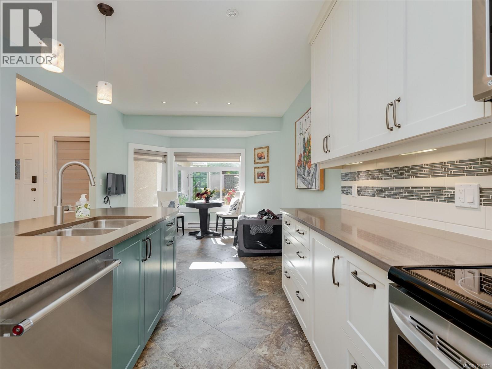 44 4318 Emily Carr Drive, Saanich