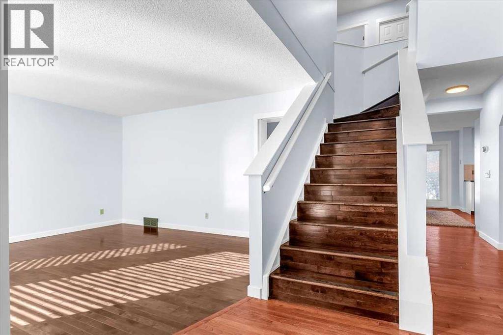 Single Family House for Sale in  Douglasbank Rise SE Douglasdale/Glen Calgary 
