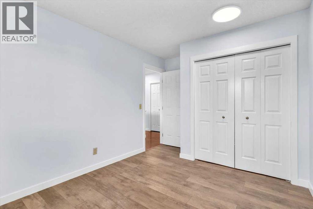 Single Family House for Sale in  Douglasbank Rise SE Douglasdale/Glen Calgary 