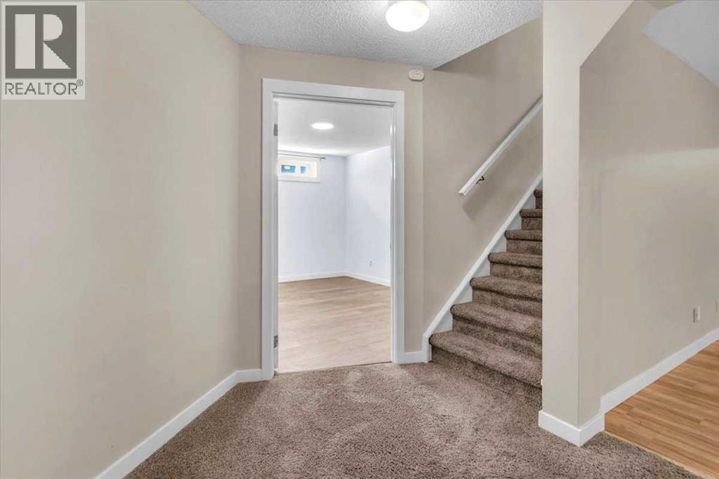 Single Family House for Sale in  Douglasbank Rise SE Douglasdale/Glen Calgary 