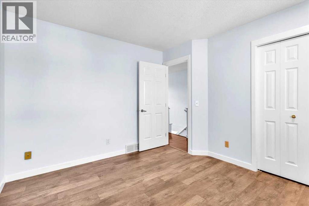 Single Family House for Sale in  Douglasbank Rise SE Douglasdale/Glen Calgary 
