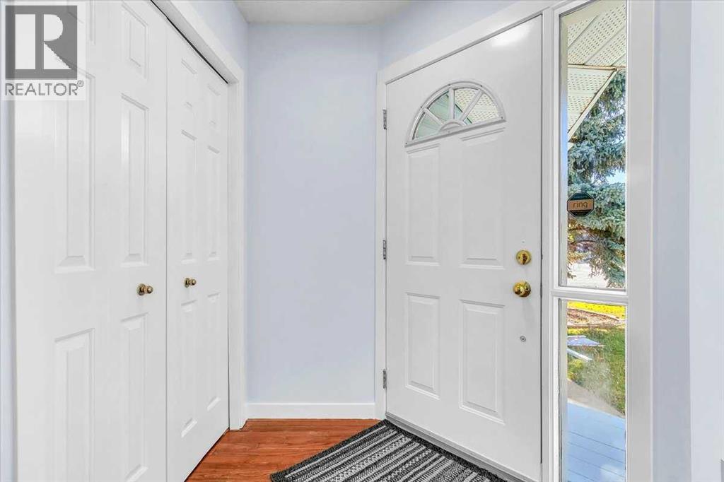 Single Family House for Sale in  Douglasbank Rise SE Douglasdale/Glen Calgary 