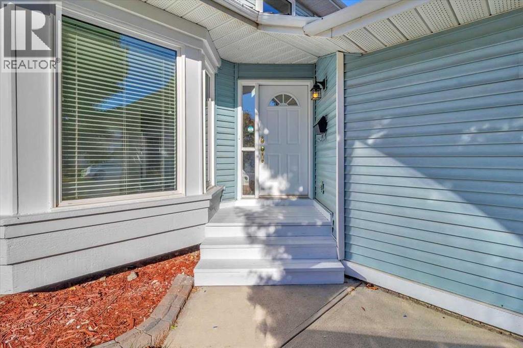 Single Family House for Sale in  Douglasbank Rise SE Douglasdale/Glen Calgary 