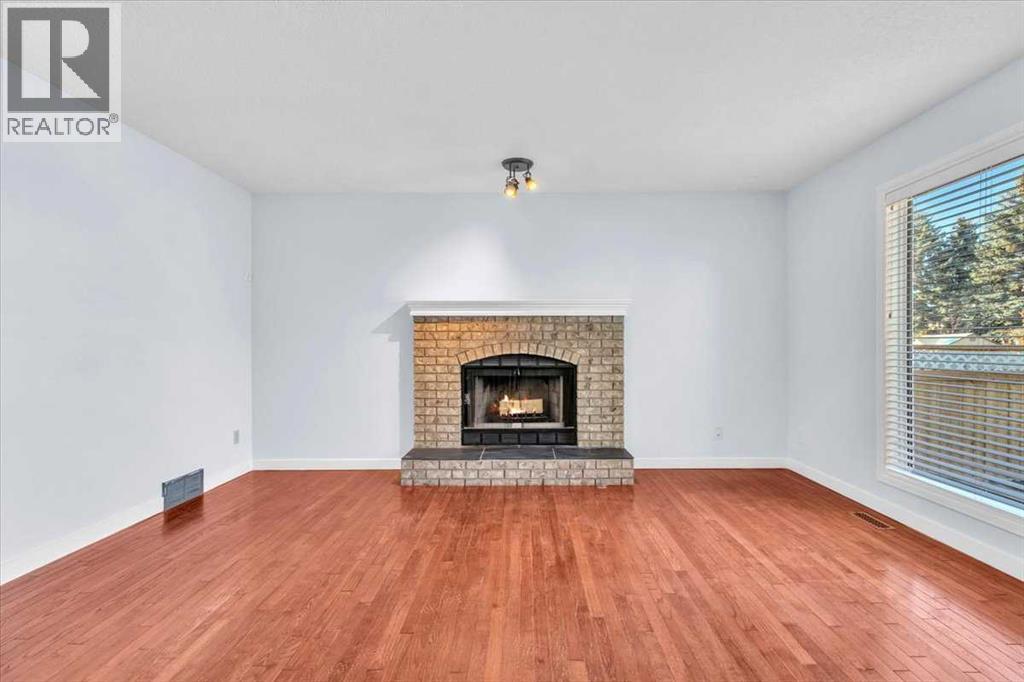 Single Family House for Sale in  Douglasbank Rise SE Douglasdale/Glen Calgary 