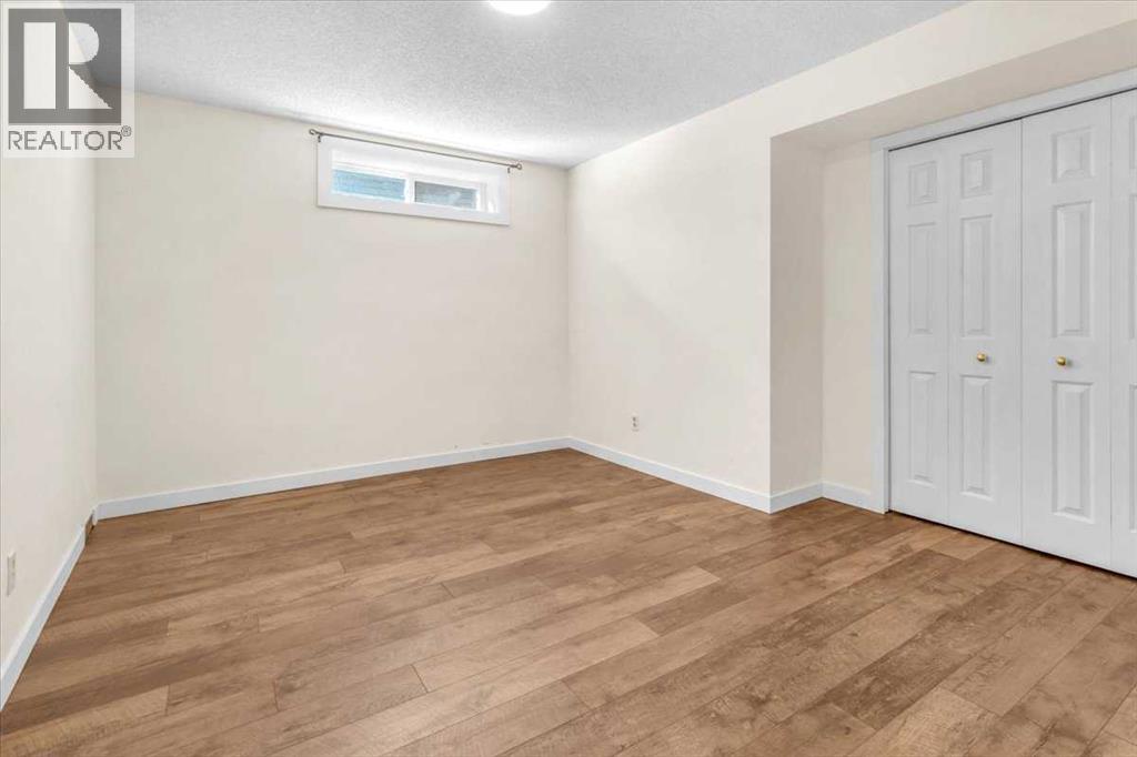 Single Family House for Sale in  Douglasbank Rise SE Douglasdale/Glen Calgary 