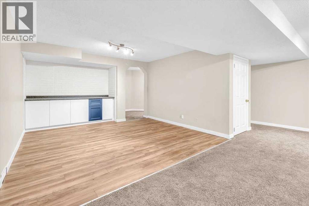 Single Family House for Sale in  Douglasbank Rise SE Douglasdale/Glen Calgary 