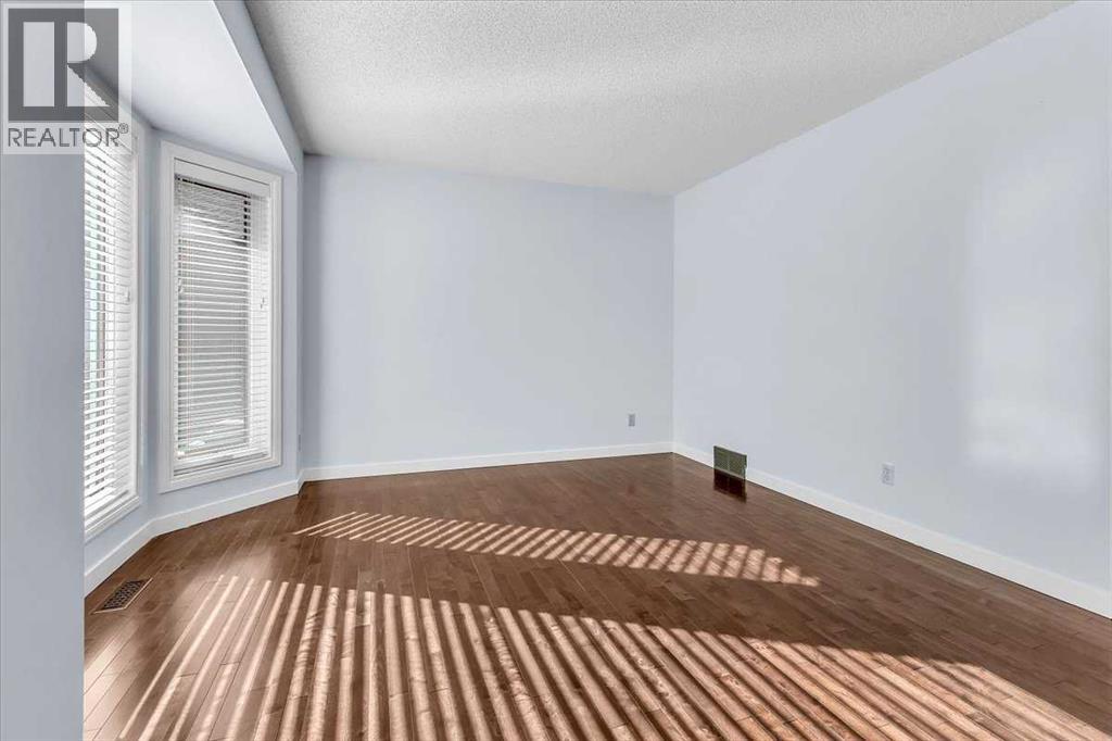 Single Family House for Sale in  Douglasbank Rise SE Douglasdale/Glen Calgary 