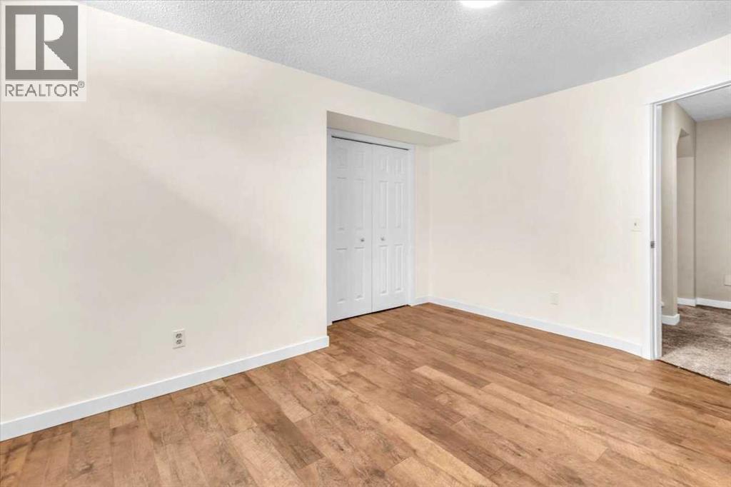 Single Family House for Sale in  Douglasbank Rise SE Douglasdale/Glen Calgary 
