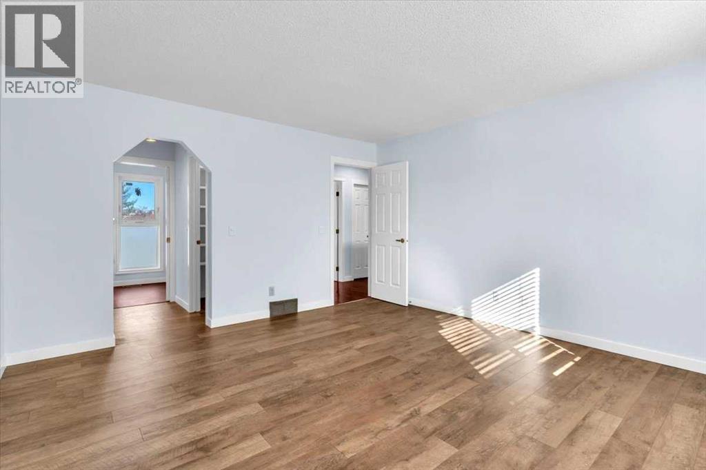 Single Family House for Sale in  Douglasbank Rise SE Douglasdale/Glen Calgary 