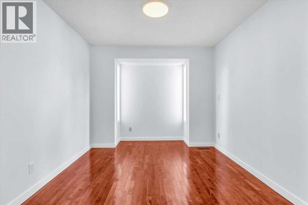 Single Family House for Sale in  Douglasbank Rise SE Douglasdale/Glen Calgary 