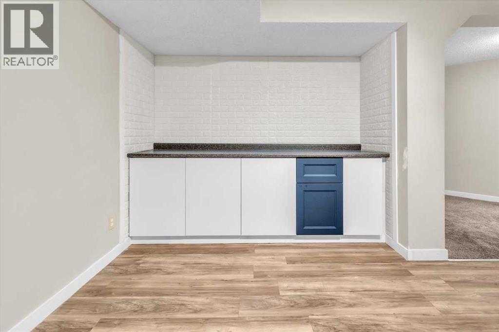 Single Family House for Sale in  Douglasbank Rise SE Douglasdale/Glen Calgary 