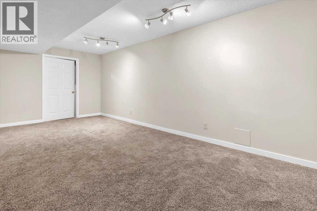 Single Family House for Sale in  Douglasbank Rise SE Douglasdale/Glen Calgary 