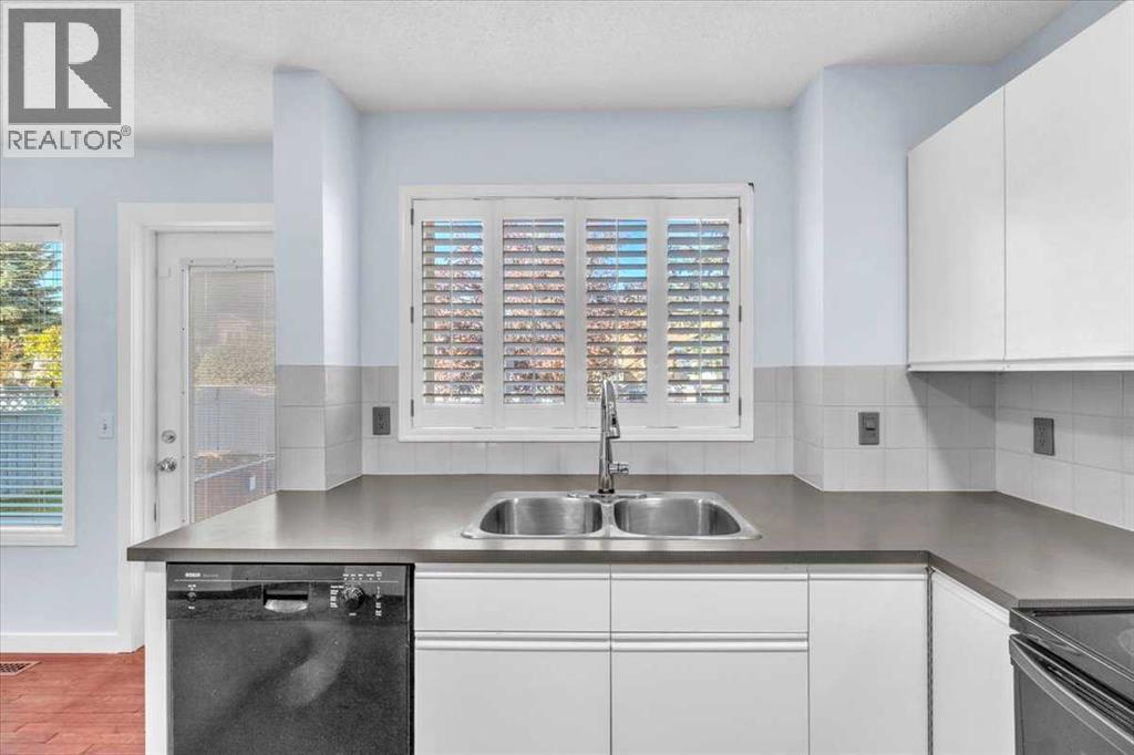 Single Family House for Sale in  Douglasbank Rise SE Douglasdale/Glen Calgary 