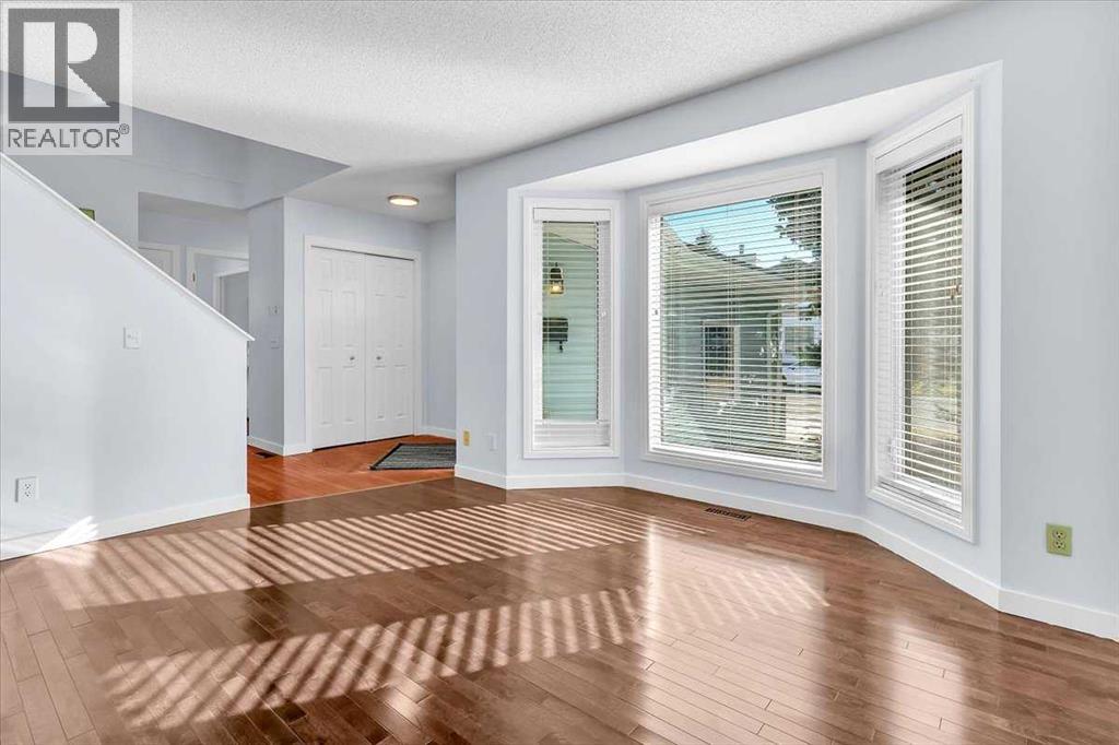 Single Family House for Sale in  Douglasbank Rise SE Douglasdale/Glen Calgary 