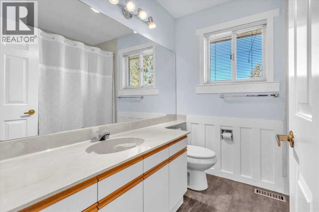 Single Family House for Sale in  Douglasbank Rise SE Douglasdale/Glen Calgary 