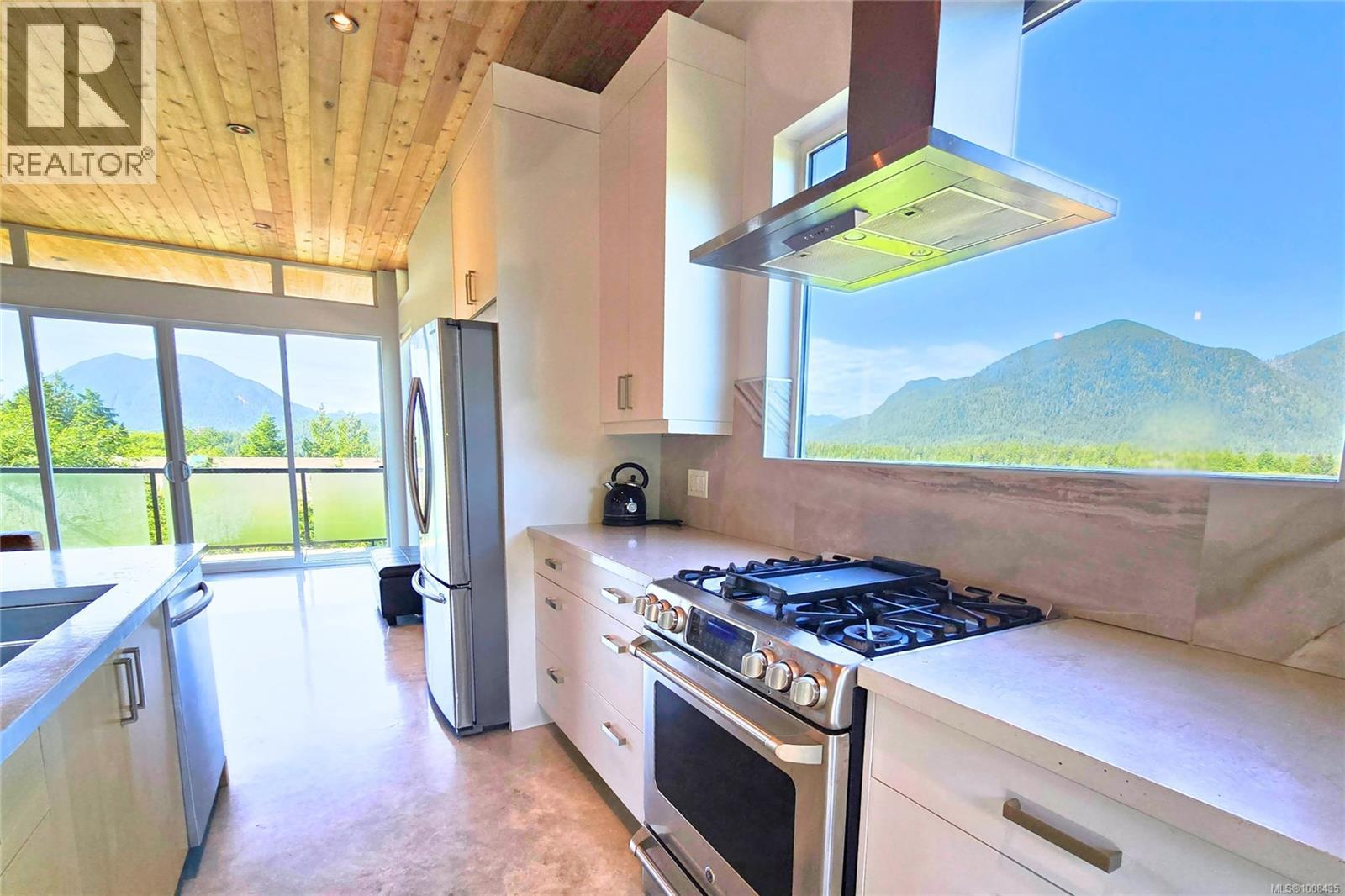 604 Alberto Rd, Tofino