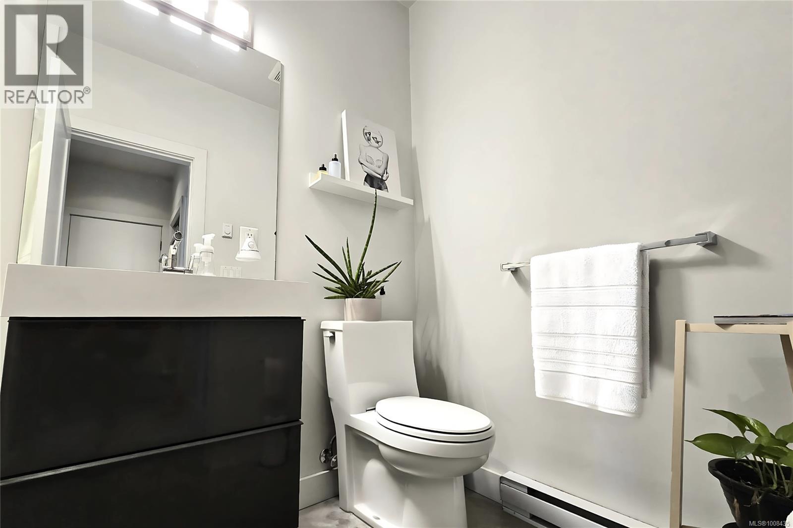 604 Alberto Rd, Tofino