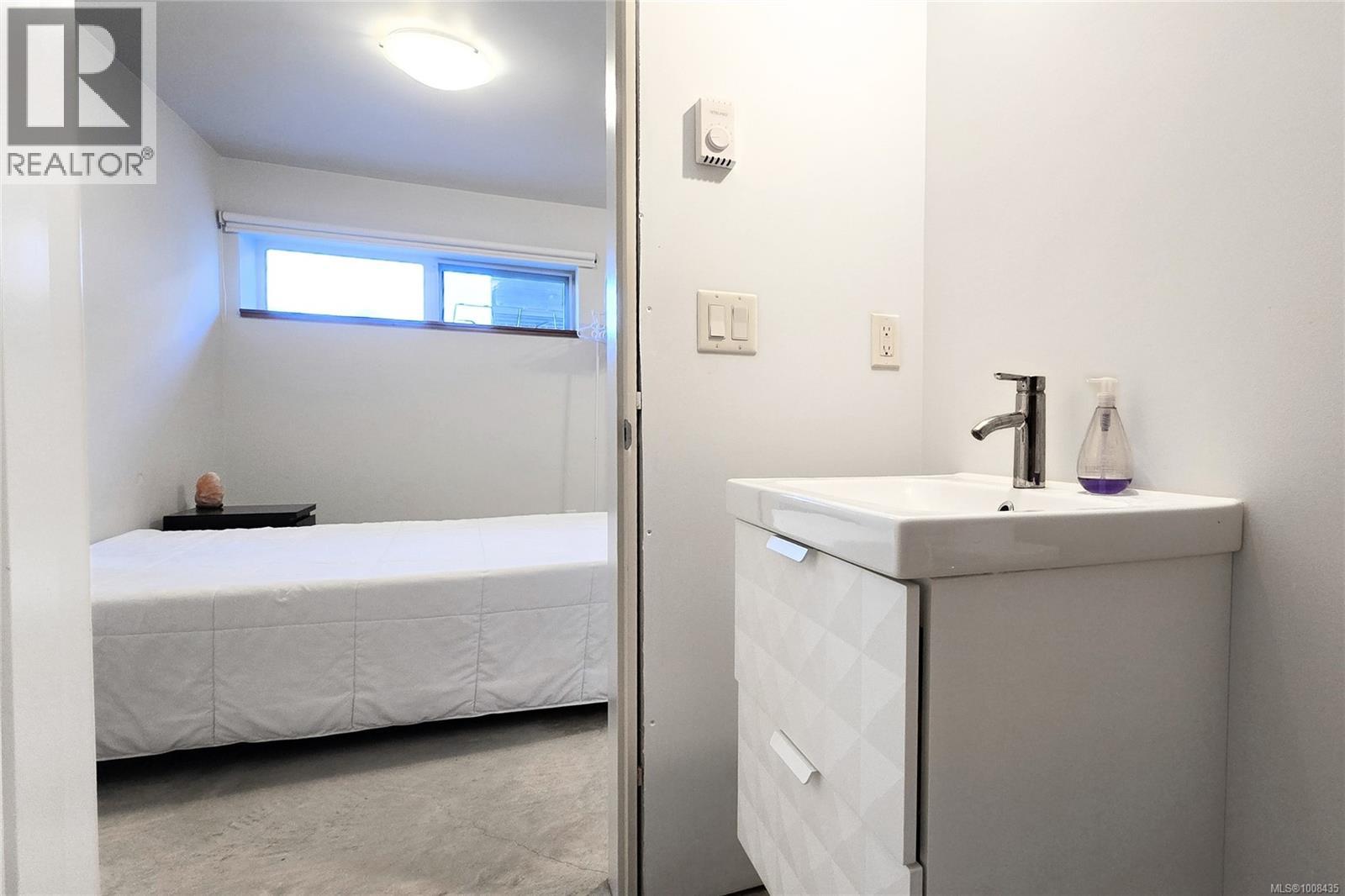 604 Alberto Rd, Tofino