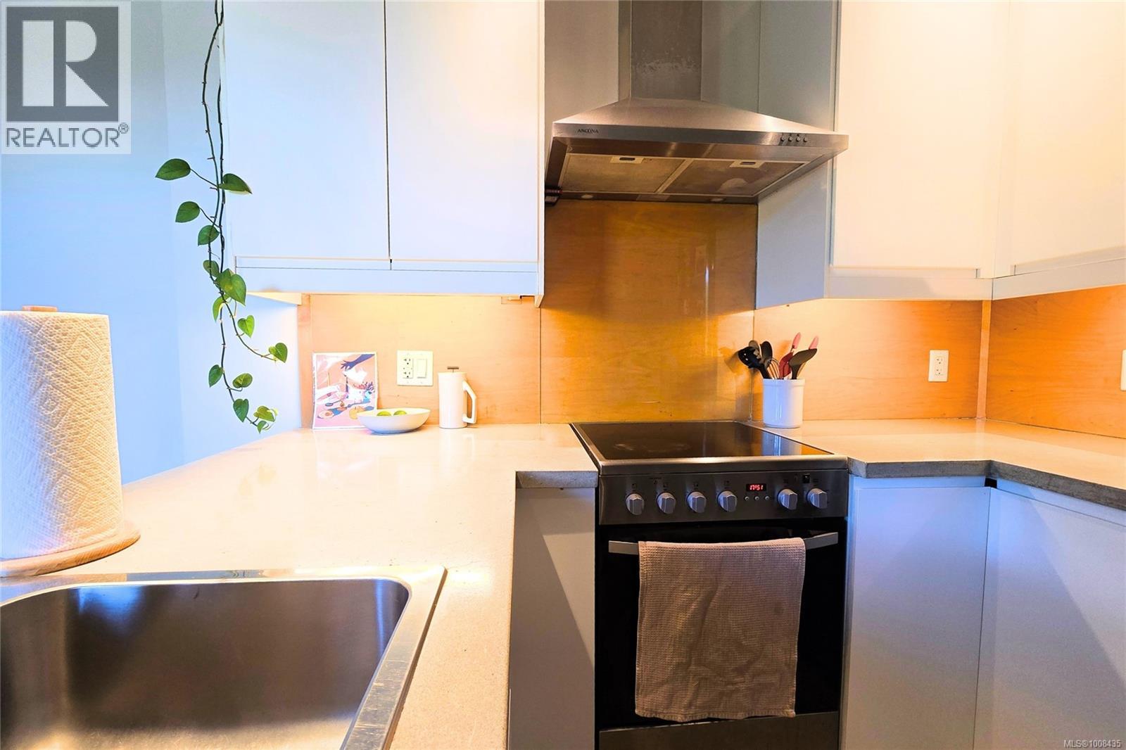 604 Alberto Rd, Tofino