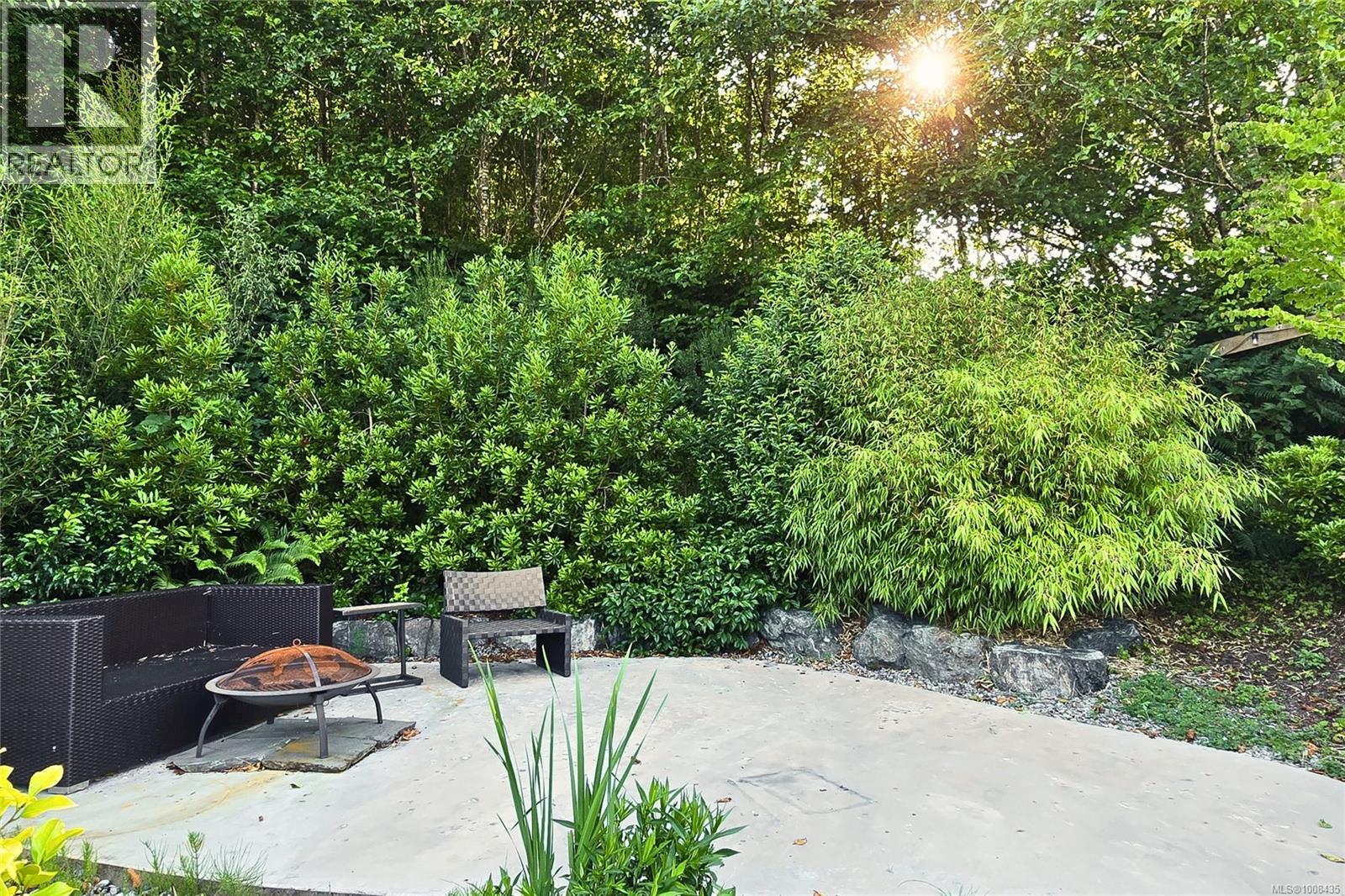 604 Alberto Rd, Tofino