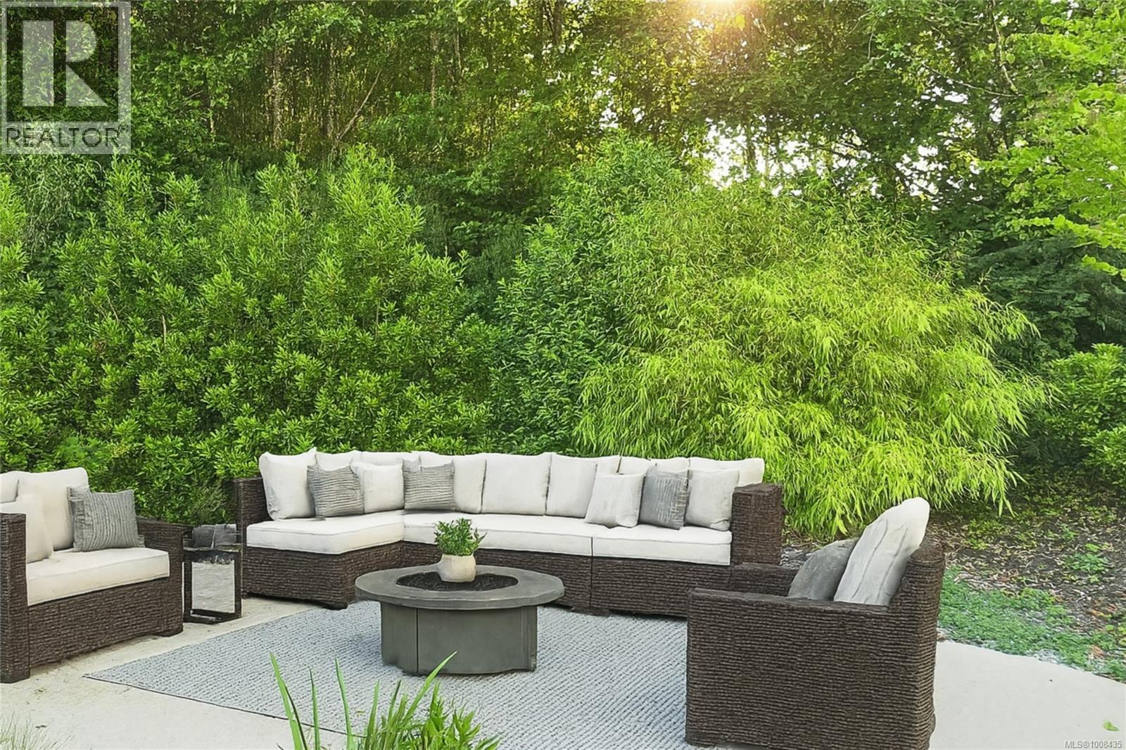 604 Alberto Rd, Tofino