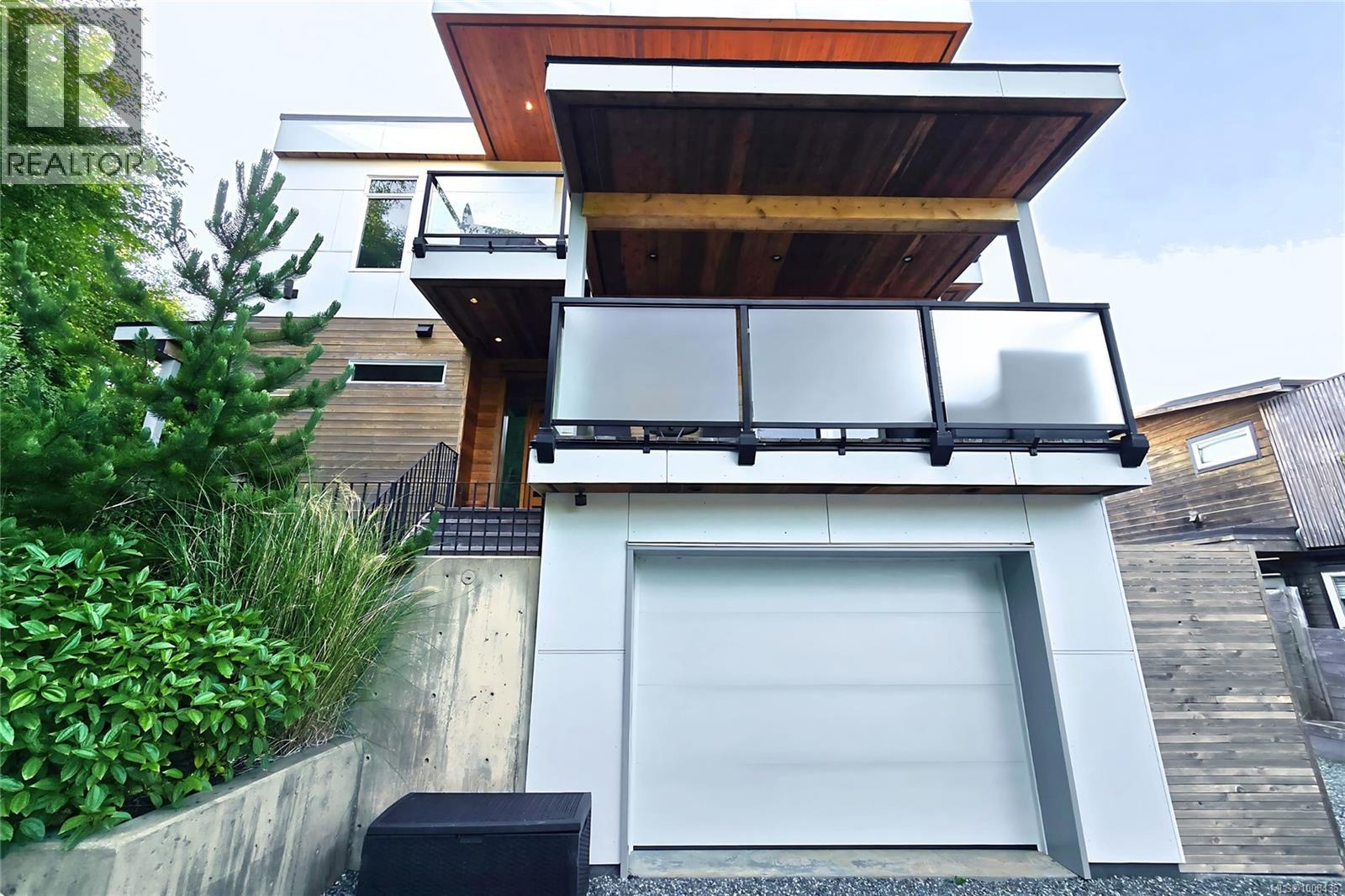 604 Alberto Rd, Tofino