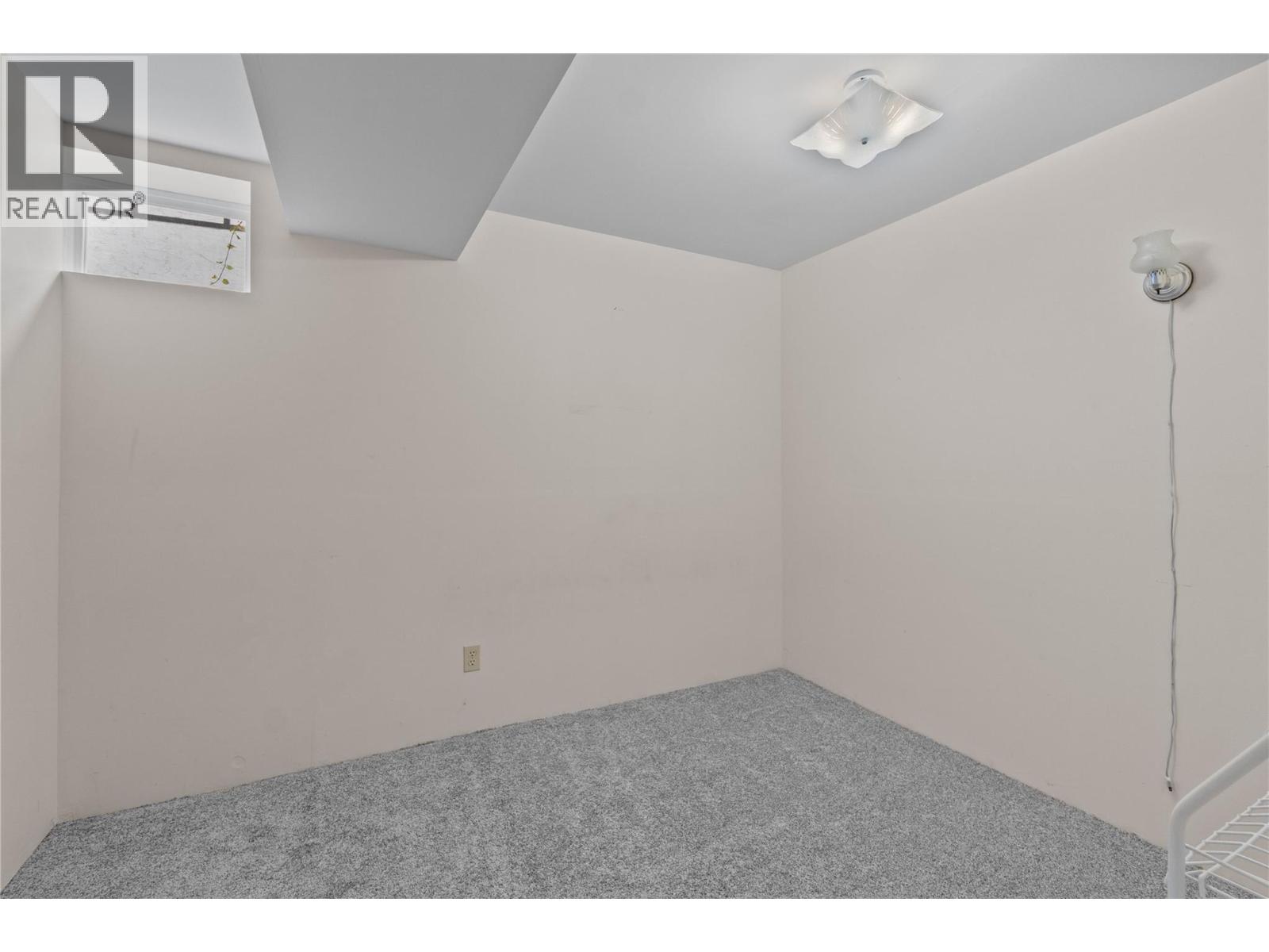 1660 15 Avenue Southeast, Salmon Arm