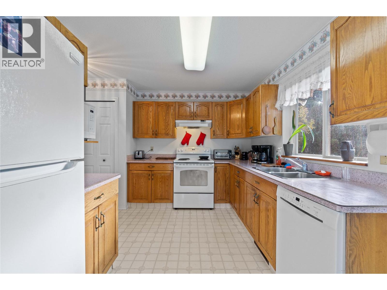 1660 15 Avenue Southeast, Salmon Arm