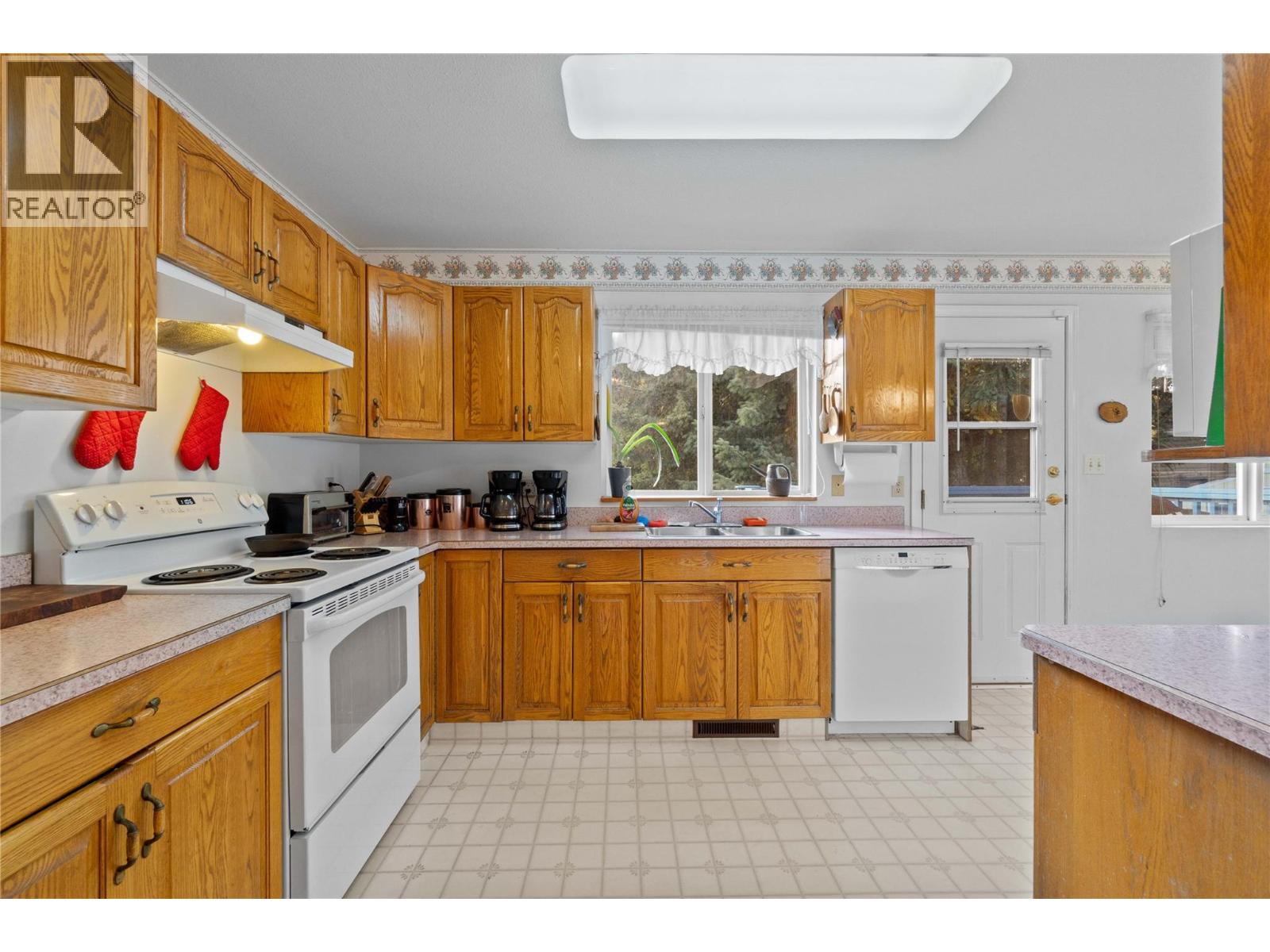 1660 15 Avenue Southeast, Salmon Arm